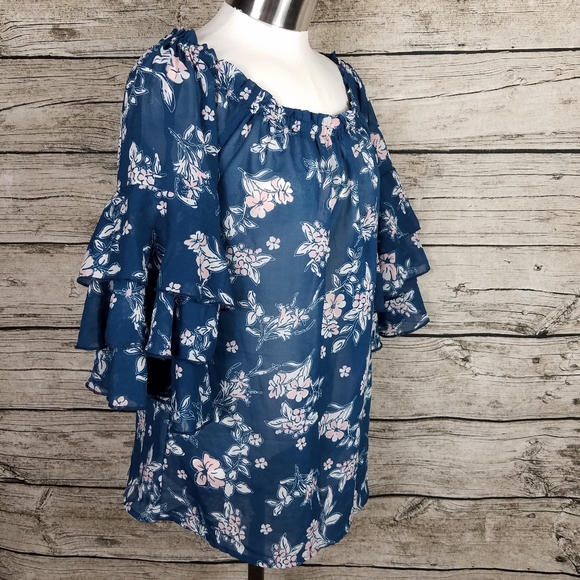 New Glory Blue Floral Top Size Medium.Pit to pit approx:  19 inches Right sho - Picture 3 of 8